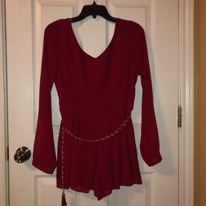 Red romper. Sz. L (juniors)